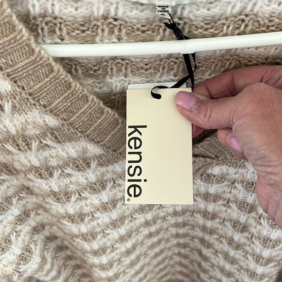 NWT Kensie Women’s Tan And White V-Neck Sweater Size XL - Picture 3 of 9